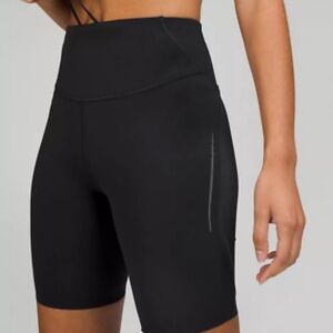 Excellent Condition Lululemon Base Pace
High-Rise Reflective Short 8", Size 14